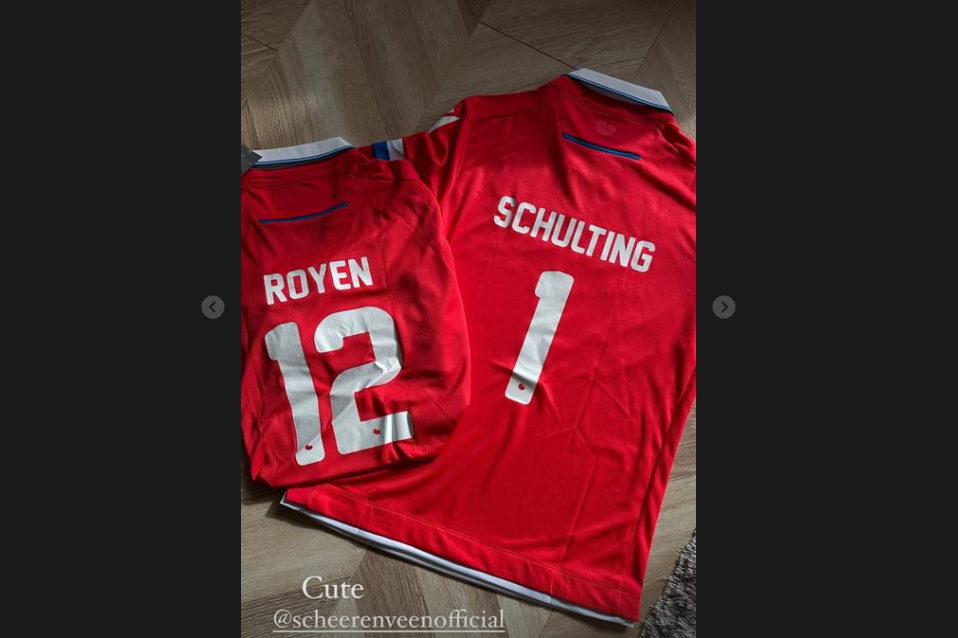 De SC Heerenveen-shirts voor Suzanne Schulting