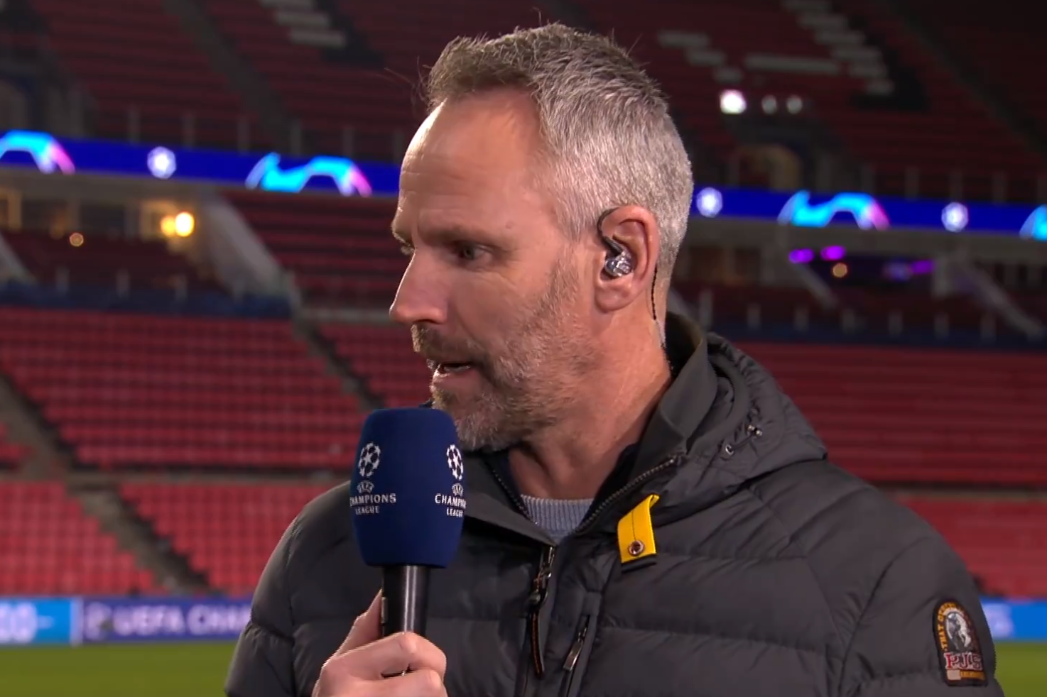 André Ooijer als analist in het Philips Stadion
