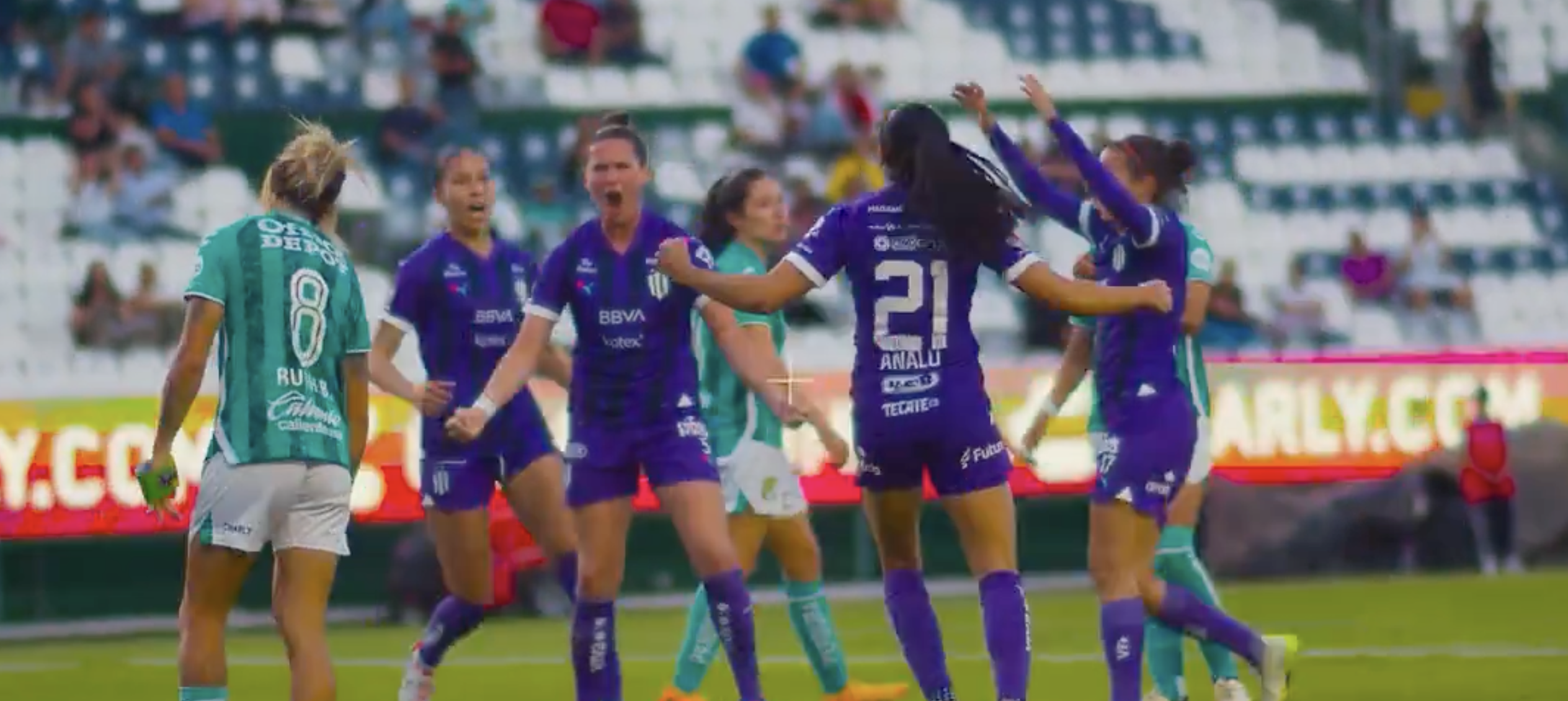 Merel van Dongen juicht na een goal voor Rayadas