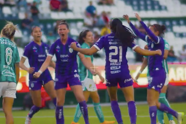 Merel van Dongen juicht na een goal voor Rayadas