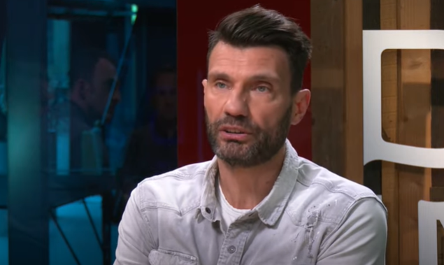 Geert den Ouden in de studio van FC Rijnmond