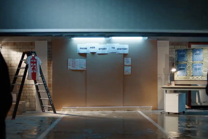 Een still uit de matchday-video van Ajax