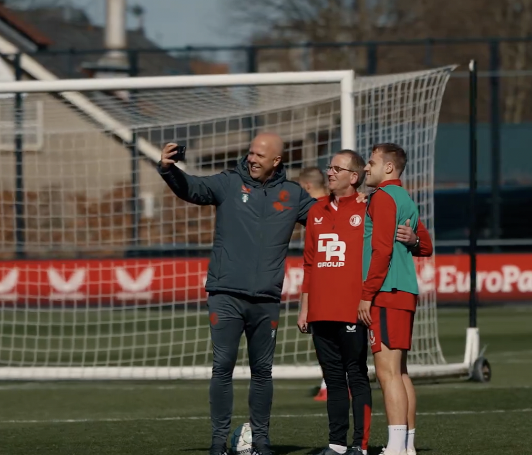 Prijswinnaar Klaas trainde gisteren mee met Feyenoord