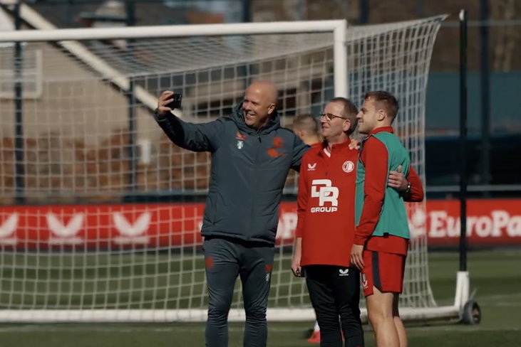 Prijswinnaar Klaas trainde gisteren mee met Feyenoord