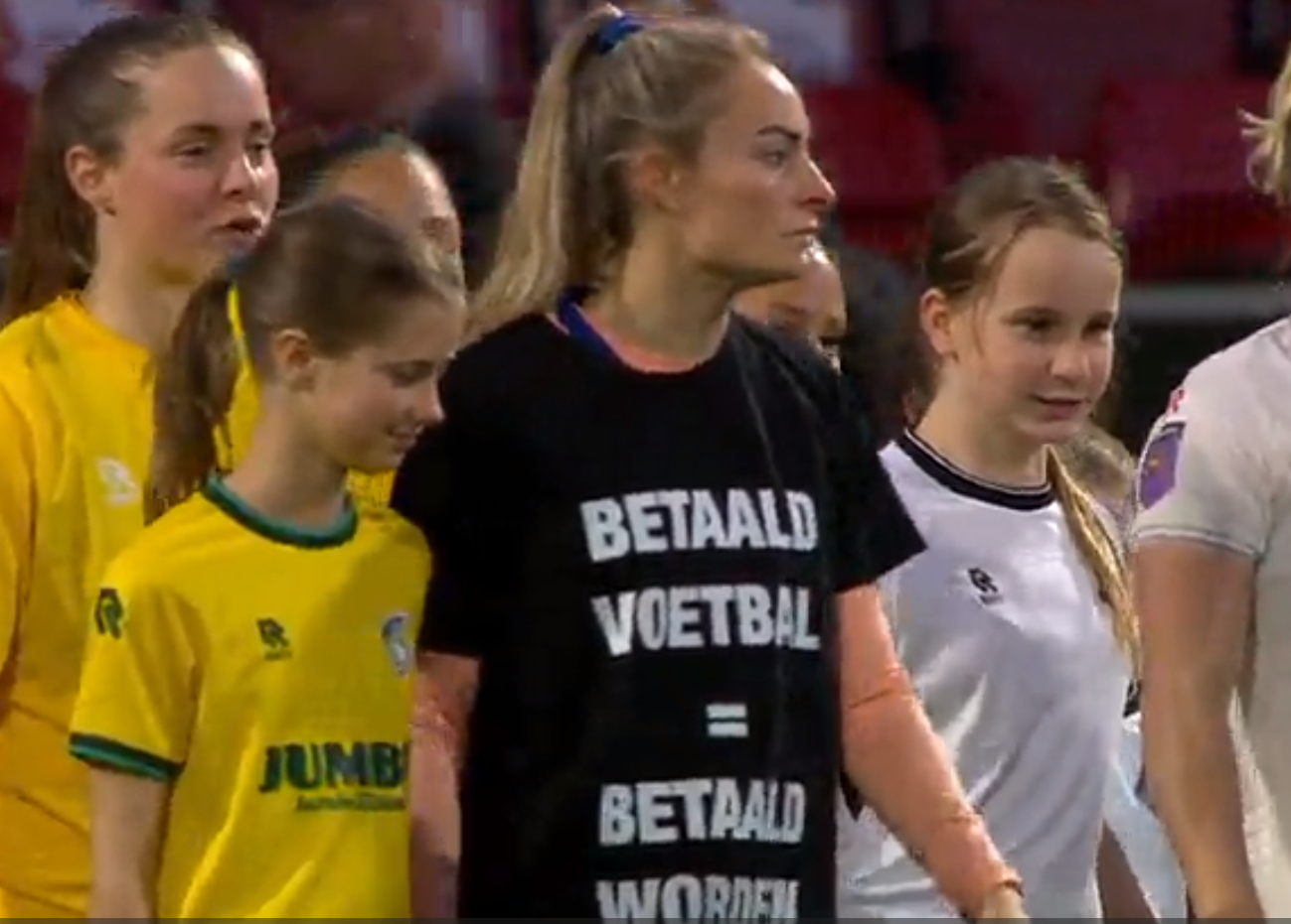 "Betaald voetbal = betaald worden"