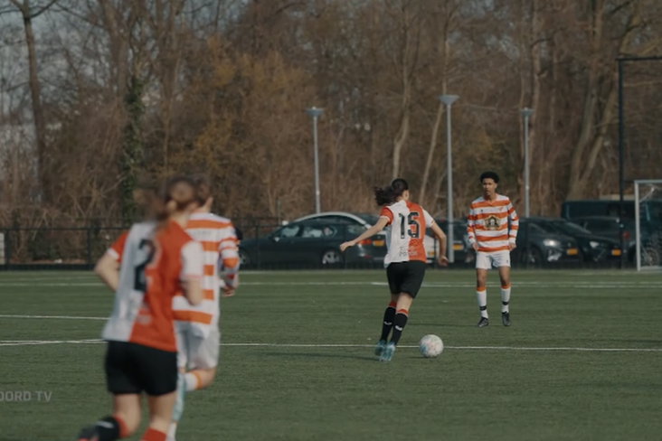 Een wedstrijd van Meiden Onder 16