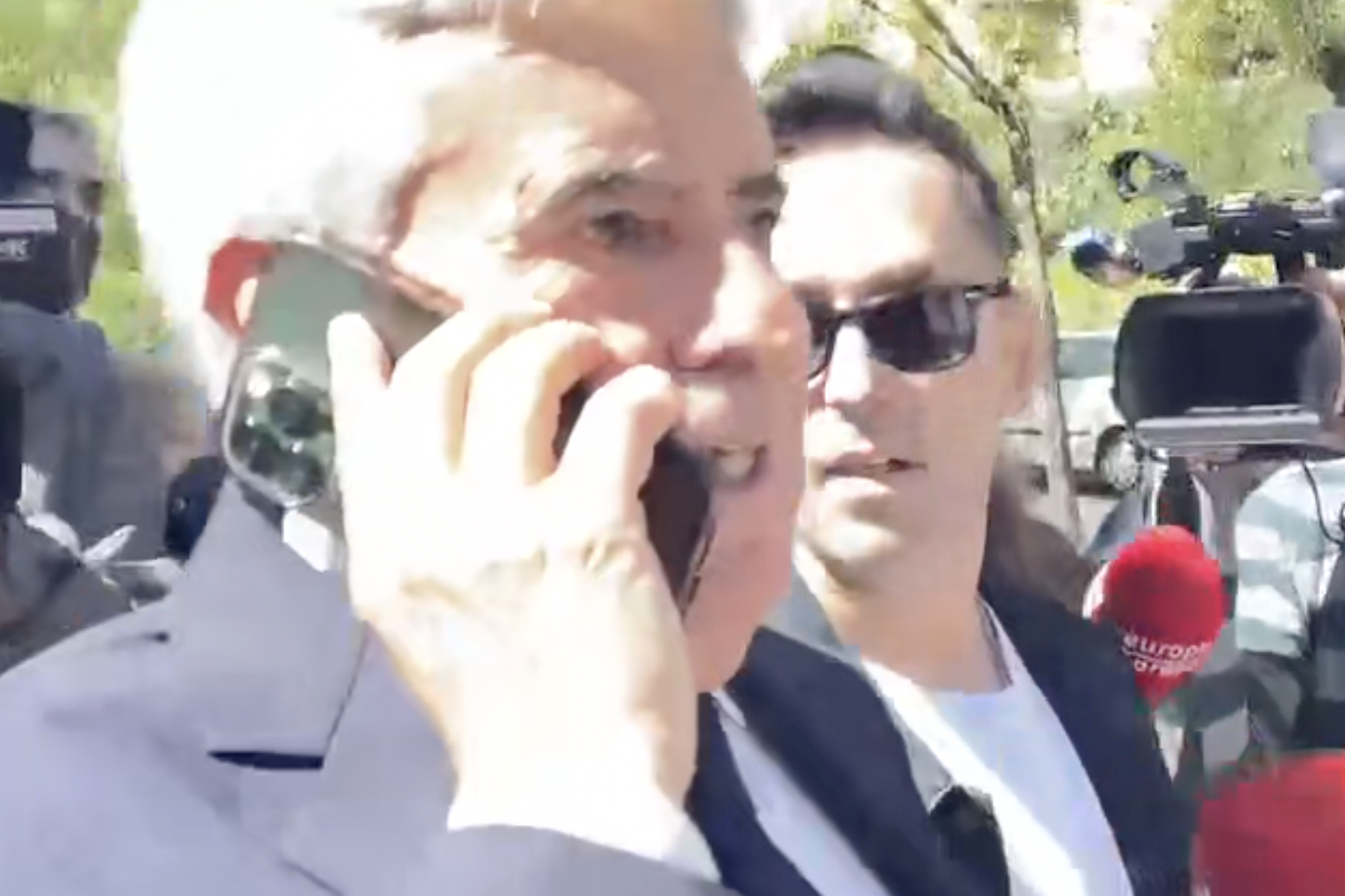 Pedro Rocha 'aan de telefoon'