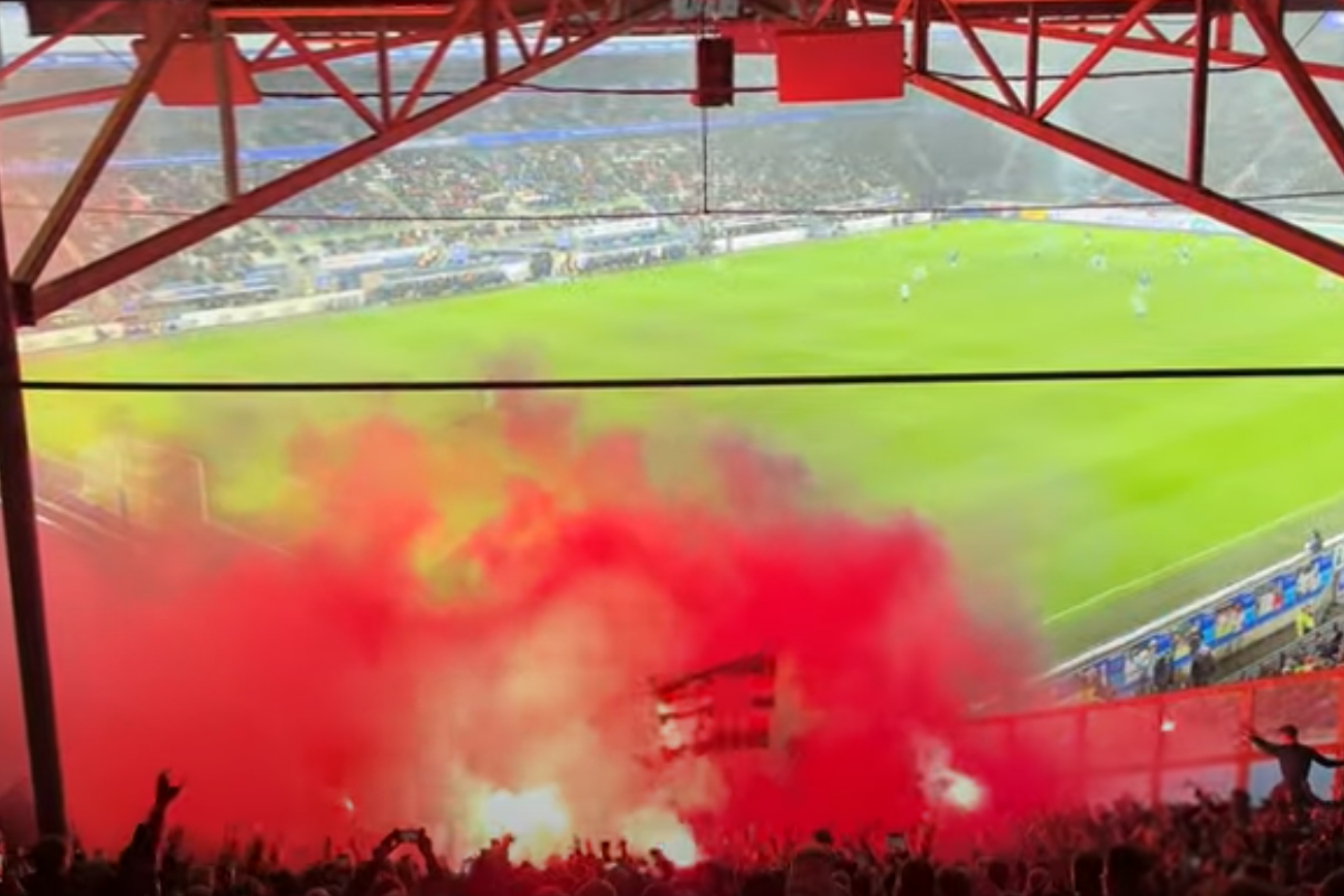 De kampioenspyro van de PSV-fans in Heerenveen
