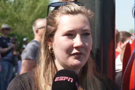 Supporter langs de lijn bij Feyenoord