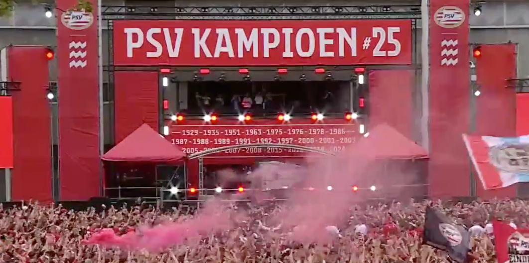PSV-fans op het Eindhovense Stadhuisplein
