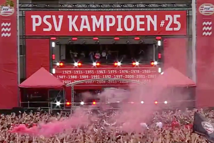 PSV-fans op het Eindhovense Stadhuisplein