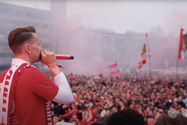 Huldiging van PSV op het stadhuisplein