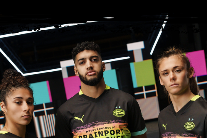 Chimera Ripa, Ismael Saibari en Joëlle Smits presenteren het nieuwe uittenue van PSV