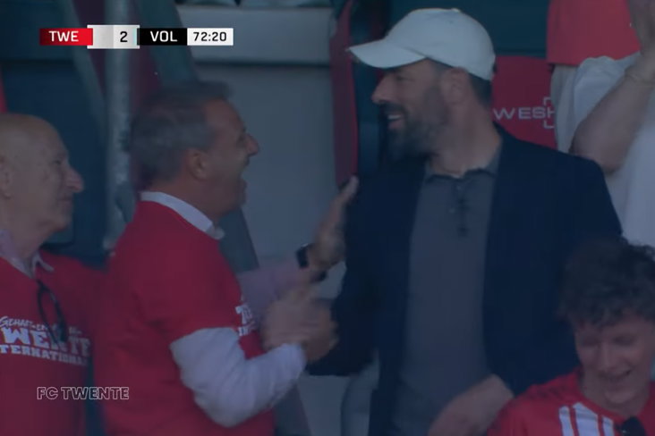 Maurice Steijn en Ruud van Nistelrooij na nog een treffer van Sem Steijn