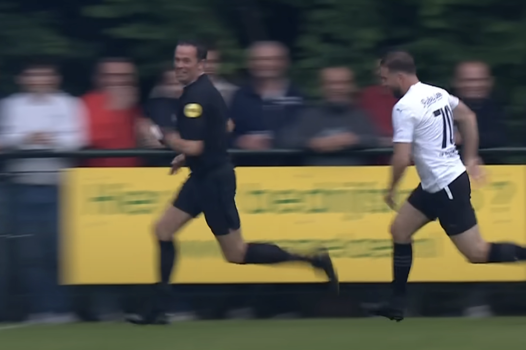 Bas Nijhuis op de vlucht voor Joey van den Berg