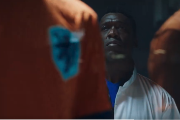 Clarence Seedorf in de video van de KNVB