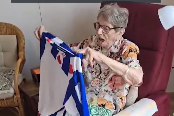 FC Groningen-fan Bien schrikt van haar cadeau...