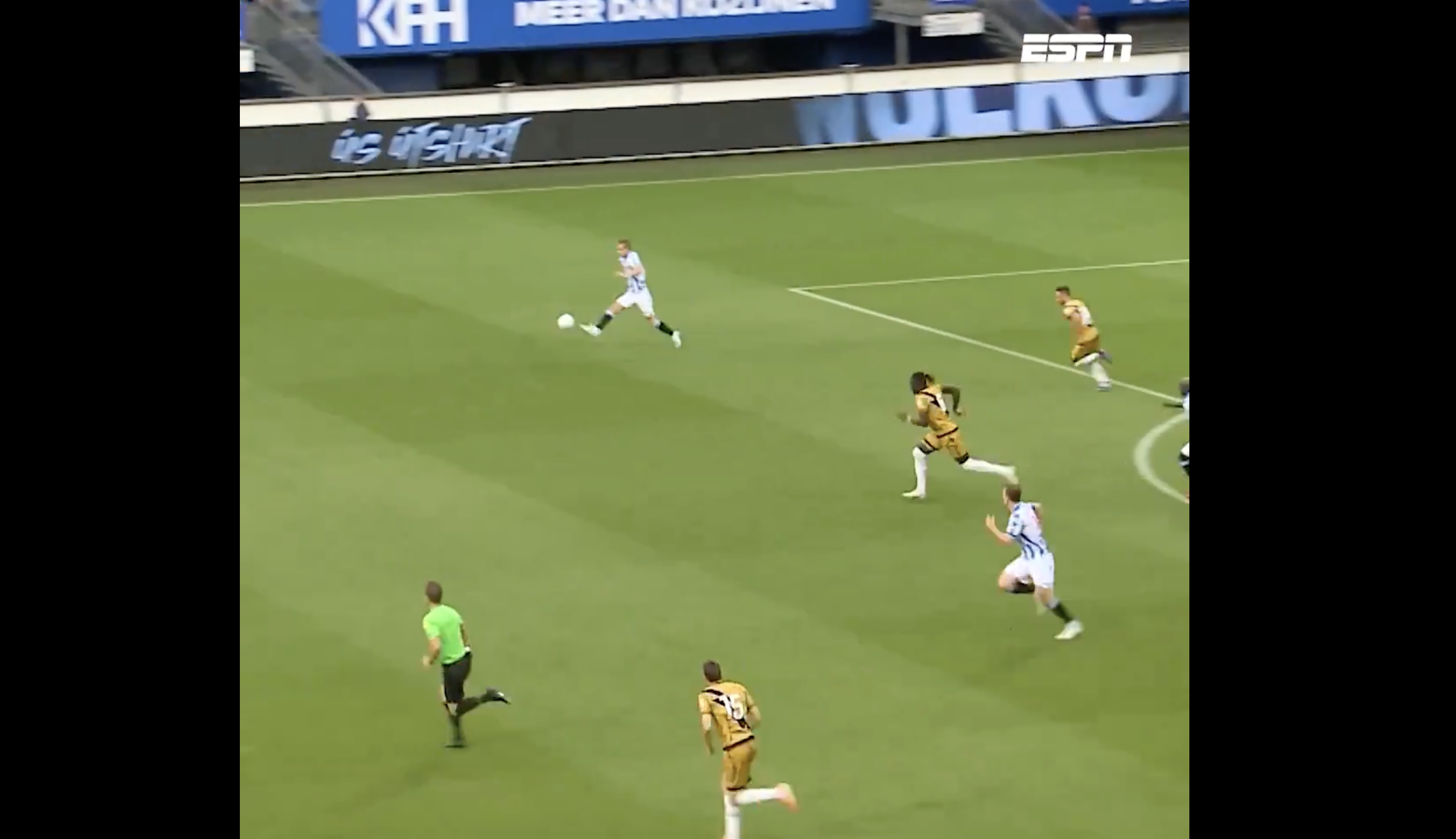 Robin van Persie-ball in Heerenveen