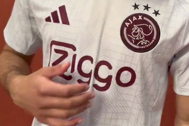 Het nieuwe derde tenue van Ajax