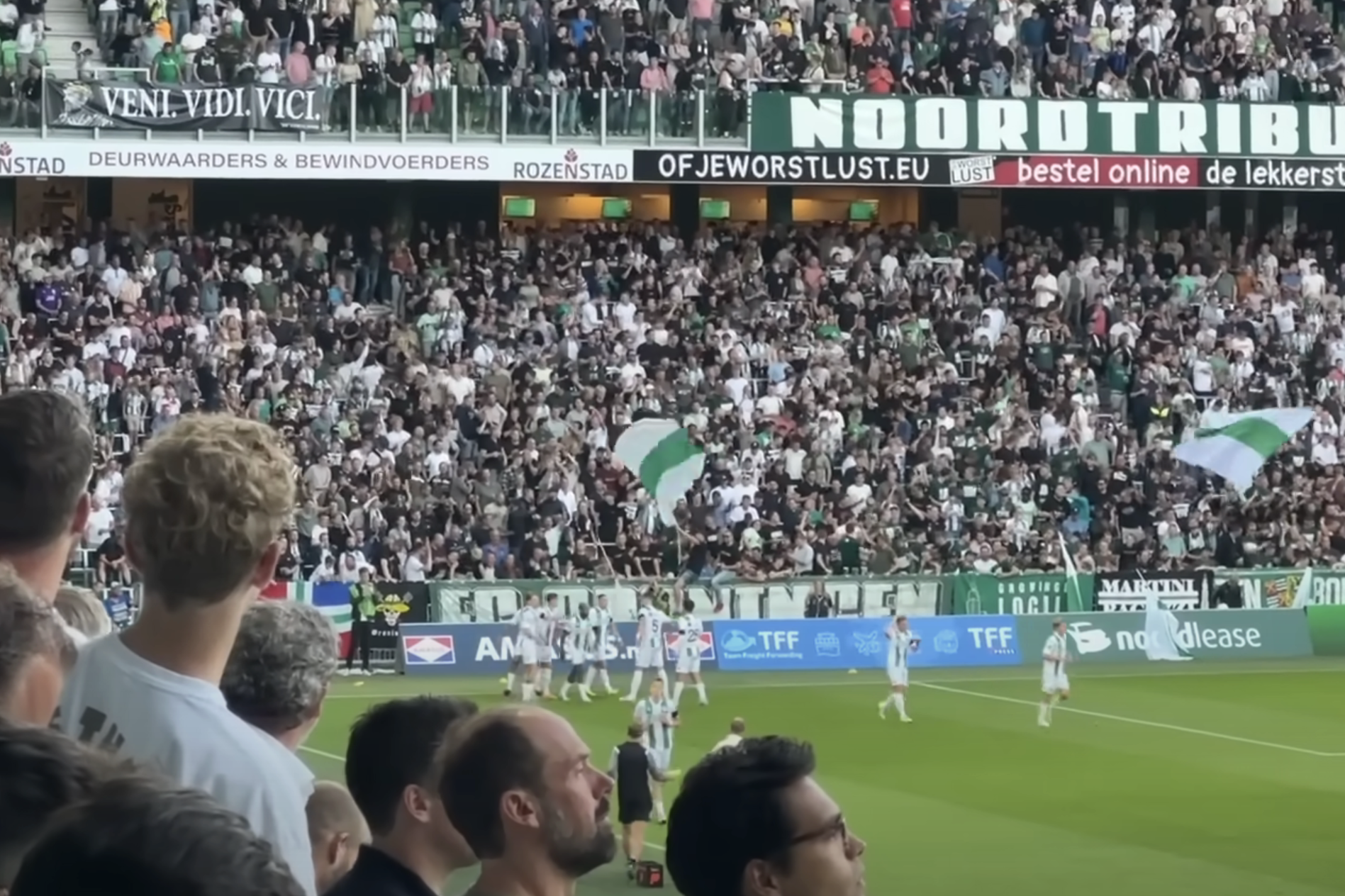 FC Groningen viert een goal