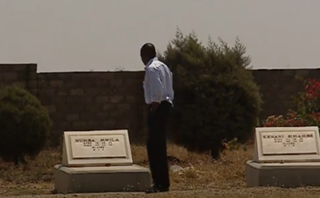 Kalusha bij de graven van zijn overleden ploeggenoten