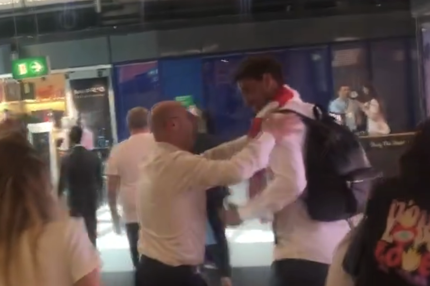 Daniele Rugani bij zijn landing op Schiphol