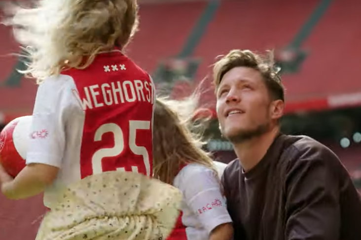 Wout Weghorst emotioneel in de Johan Cruijff ArenA