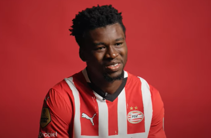 Adamo Nagalo in het shirt van PSV