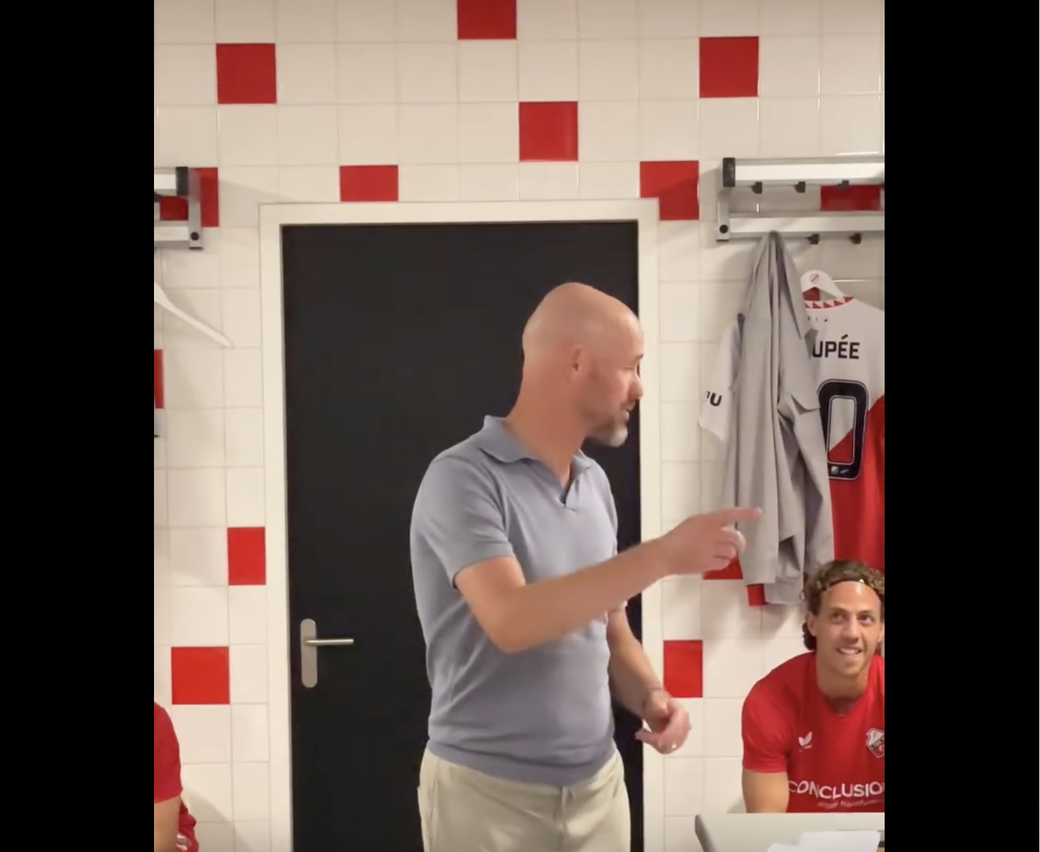 Erik ten Hag geeft speech