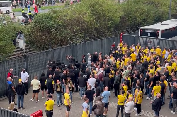 Fans van NAC bij De Kuip