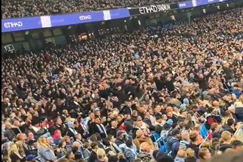 FC Twente-fans in het stadion van Manchester City