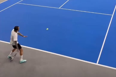 Quilindschy Hartman op de tennisbaan