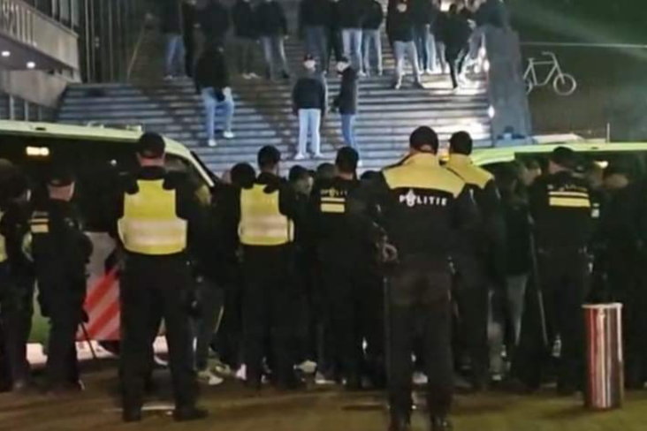 Lazio-supporters worden ingesloten bij hun hotel