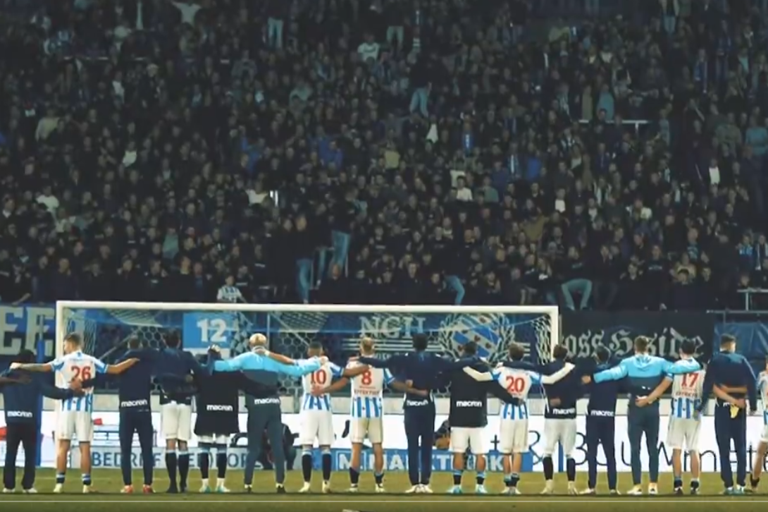 SC Heerenveen-spelers zingen met de supporters