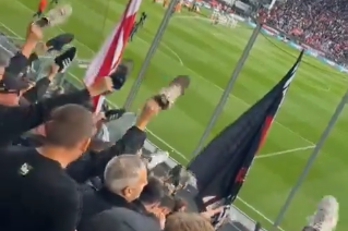 Feyenoordfans laten hun schoen zien in Utrecht
