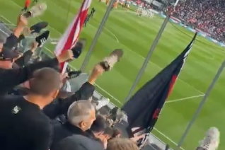 Feyenoordfans laten hun schoen zien in Utrecht