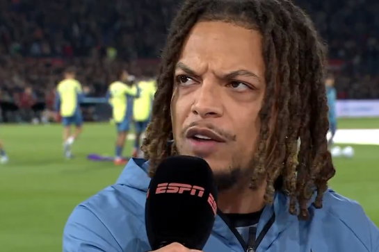 Ronnie Flex voorafgaand aan Feyenoord - Ajax