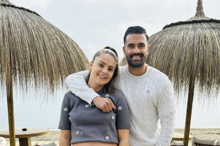 Zwangere Lieke Martens en Benjamin van Leer stralen