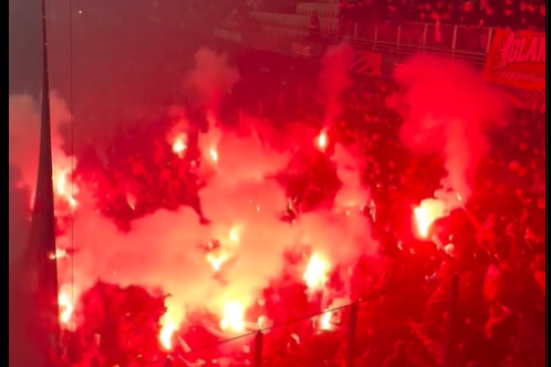 FC Twente-fans met een pyro