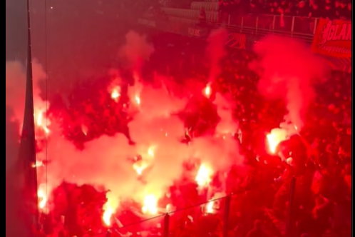 FC Twente-fans met een pyro