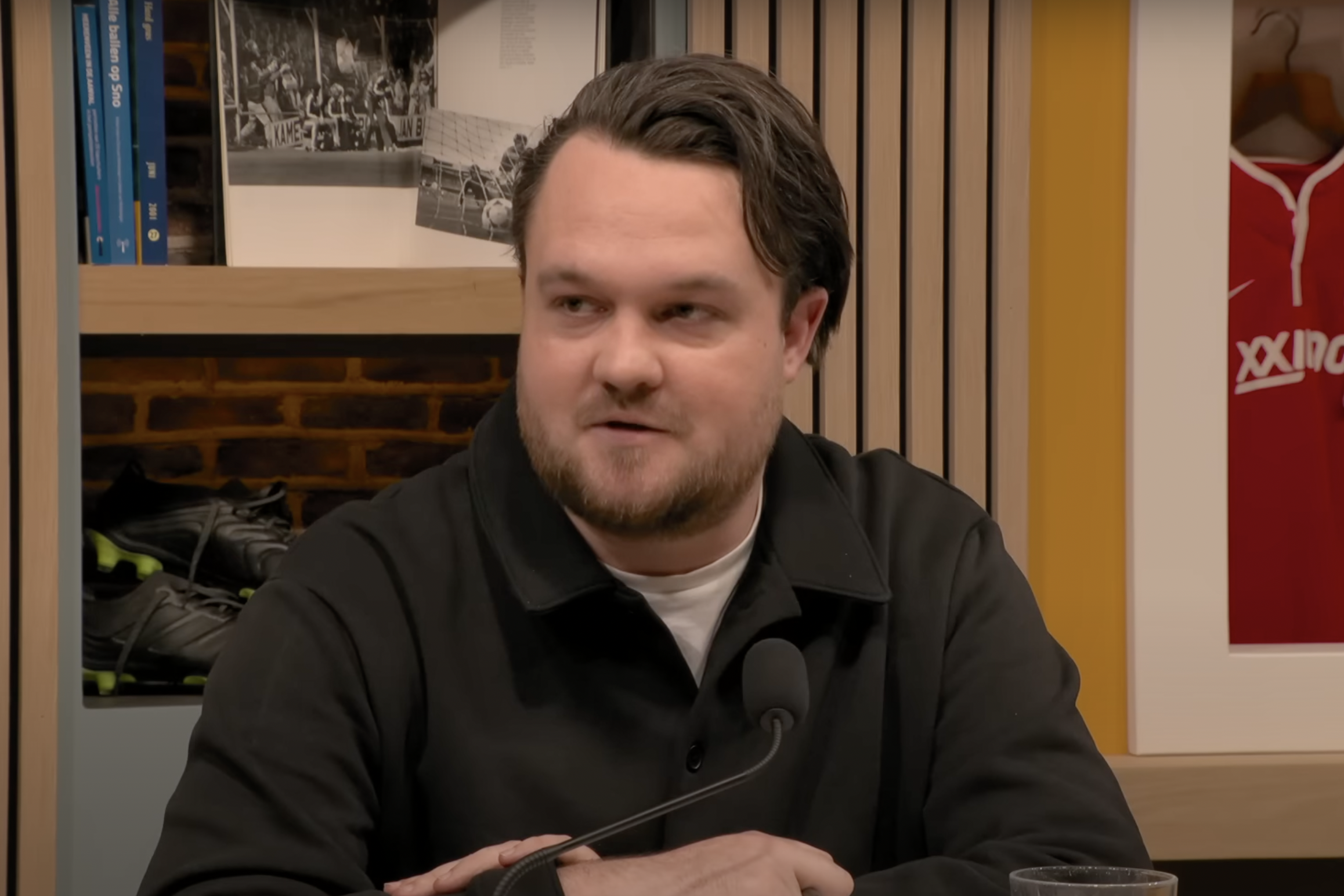 Sjors Grol in de studio bij Tekengeld