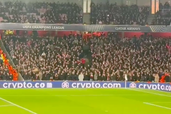 PSV-fans in het uitvak van Arsenal