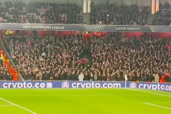 PSV-fans in het uitvak van Arsenal