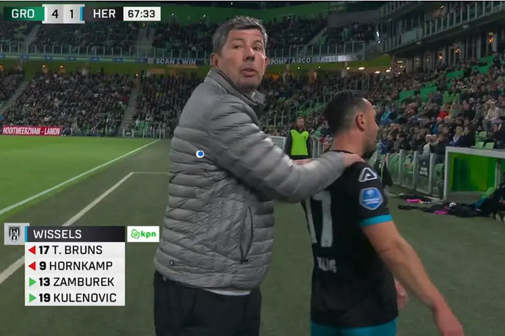Thomas Bruns is woest na zijn wissel, hij moet het duel tegen Feyenoord missen