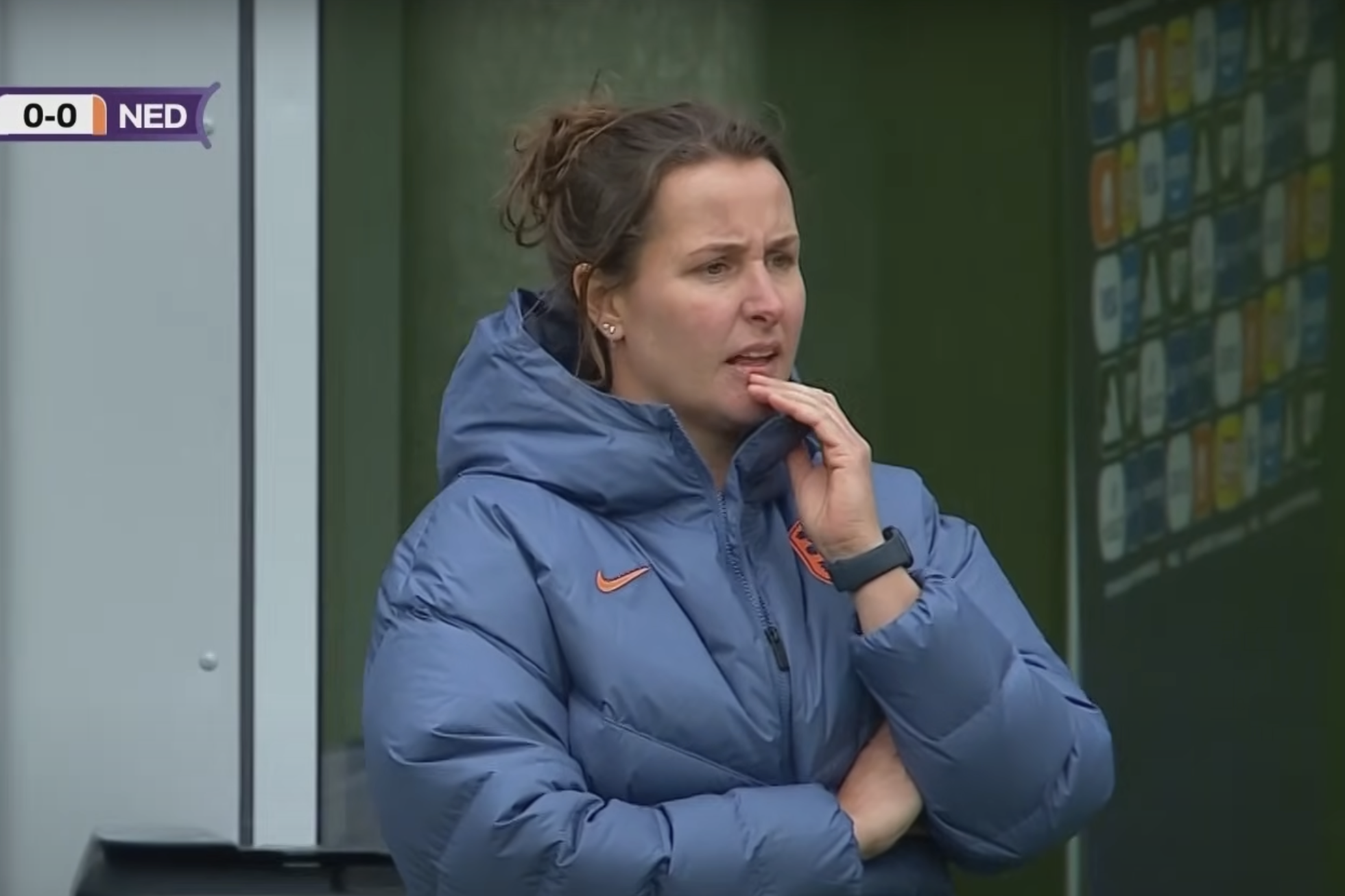 Sherida van Bruggen langs de lijn bij Oranje O17