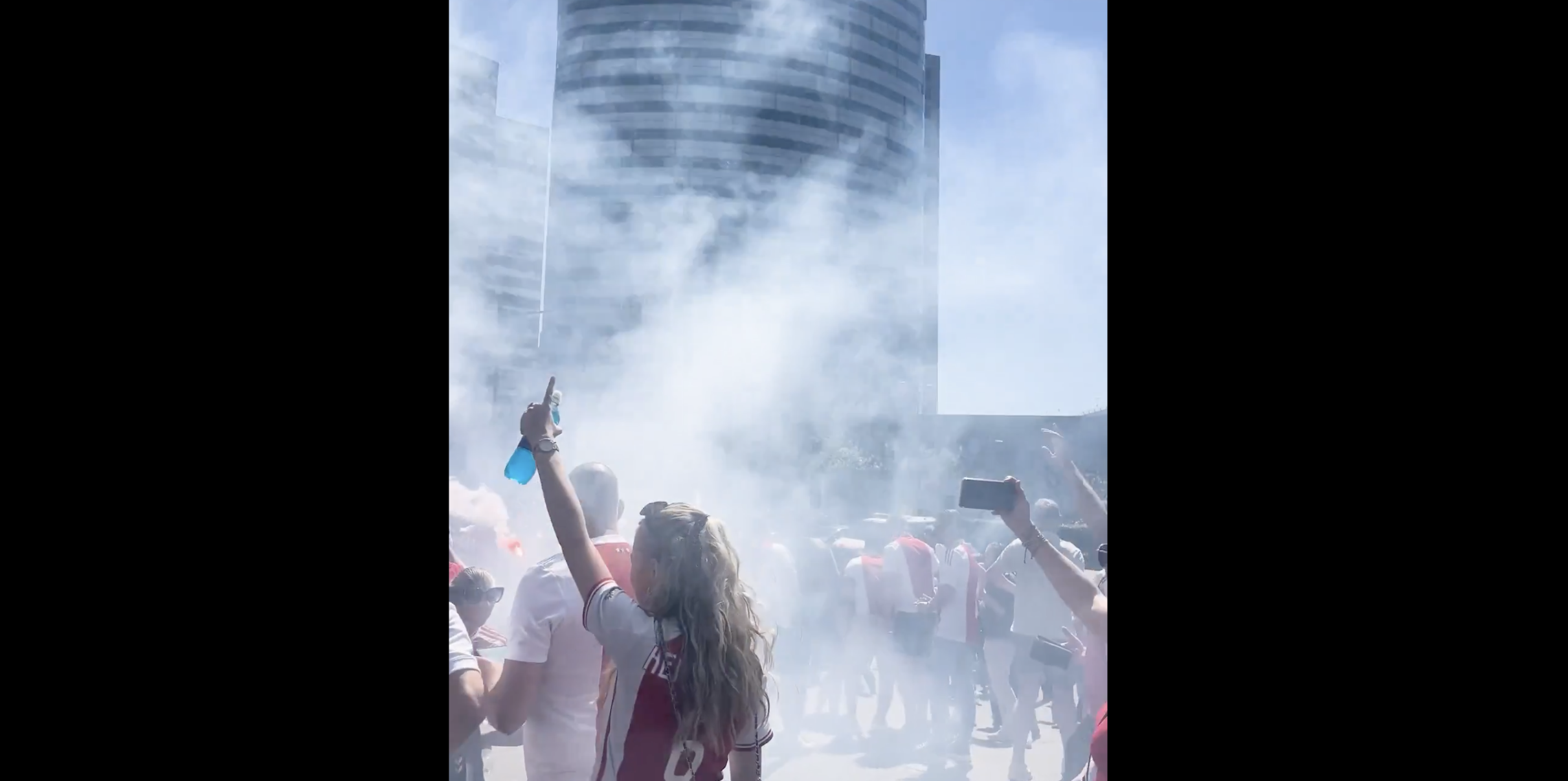 Ajax-supporters vieren feest