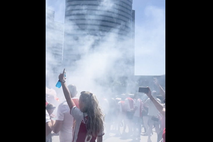 Ajax-supporters vieren feest