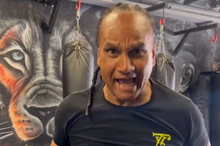 Jeffrey Lang op een video van zijn sportschool