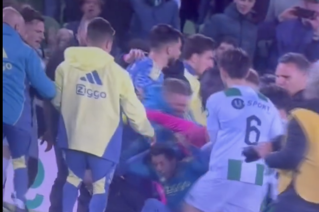 Etienne Vaessen slaat tijdens het opstootje