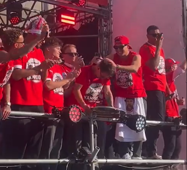 Oliver Boscagli met de kampioensschaal
